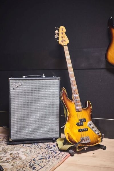 Bass and fender amp in rehearsal studio