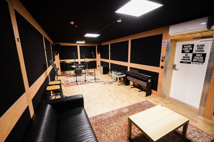 Fully equipped music rehearsal studio in Antwerp