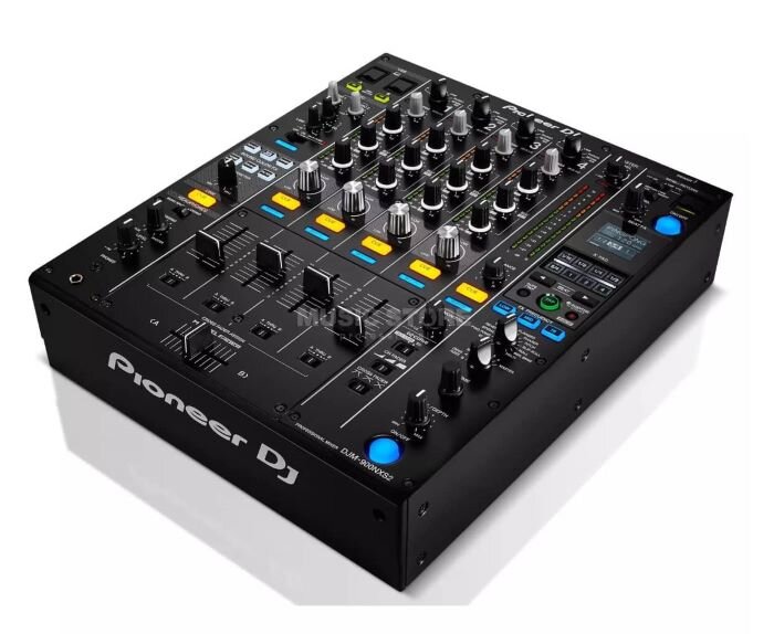 Pioneer DJM-900 NX2 DJ mixing desk, learn to mix like in clubs at DJ studio. | © Plug The Jack